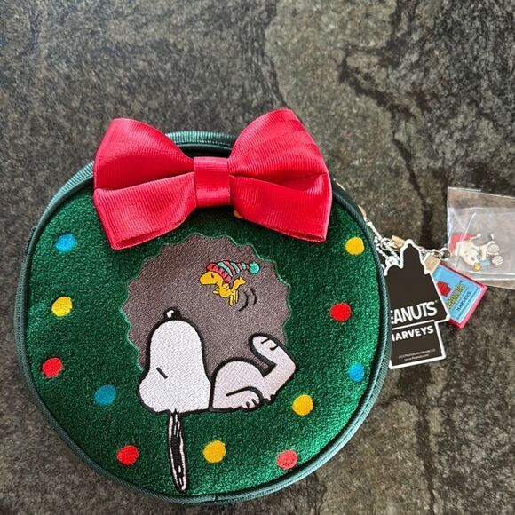 Harveys Peanuts Convertible  Crossbody / Snoopy Wreath - Picture 2 of 10